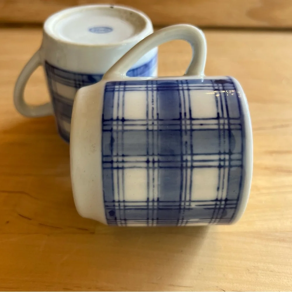 Williams Sonoma set of 2 Blue white Plaid Ceramic Mugs coffee tea cup cottage